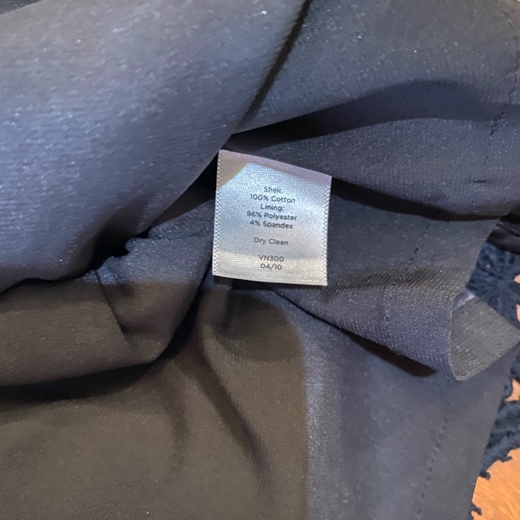 EUC Beautiful Talbots Crochet Lace Navy Top - Picture 7 of 7